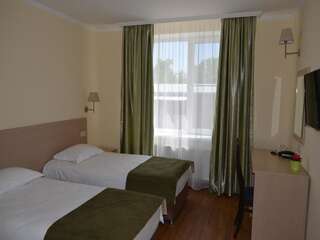 Гостиница  «Майский» Краснодар Двухместный номер эконом-класса с 2 отдельными кроватями-1